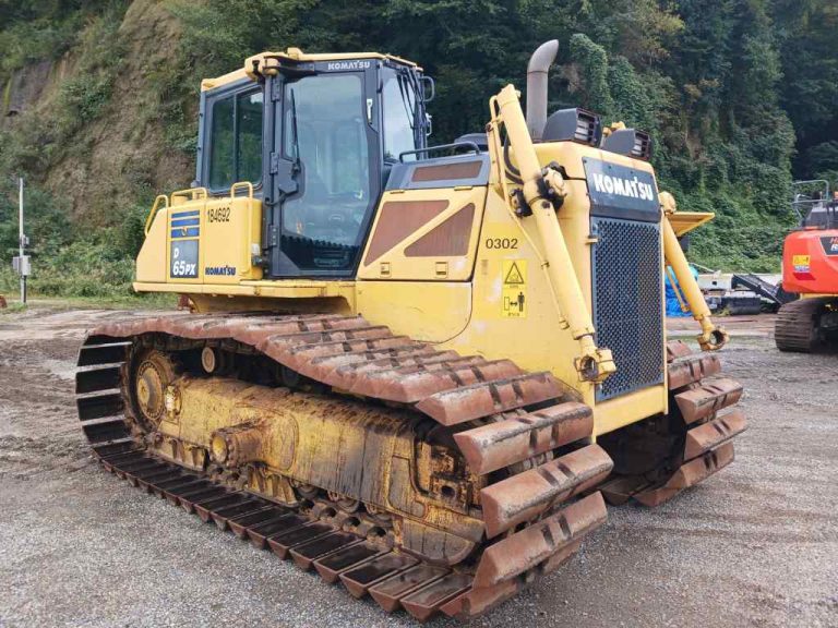 Máy ủi Komatsu D65PX-17