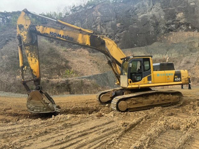 Máy xúc bánh xích Komatsu PC450-8